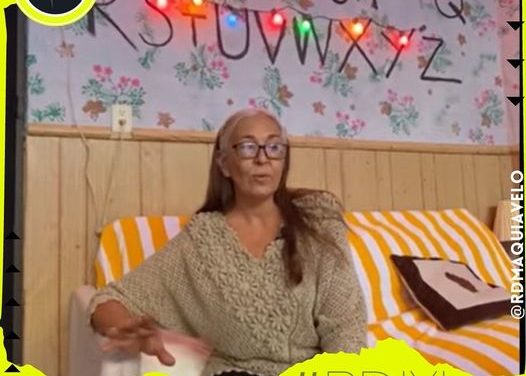 DESTACA MAESTRA POR RECREAR SET DE STRANGER THINGS CON MATERIALES RECICLADOS