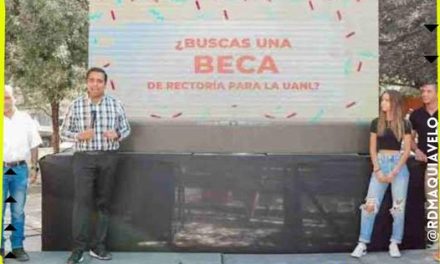 JESÚS NAVA RECONOCE EL ESFUERZO DE ESTUDIANTES Y OFRECE BECAS DE UANL