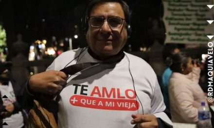 “AMLOVERS” ACAMPAN PARA ESTAR A PRIMERA HORA LISTOS Y MARCHAR A FAVOR DEL PRESIDENTE