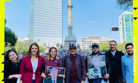 HACEN ACTO DE PRESENCIA MORENISTAS NEOLONESES EN MARCHA DE AMLO