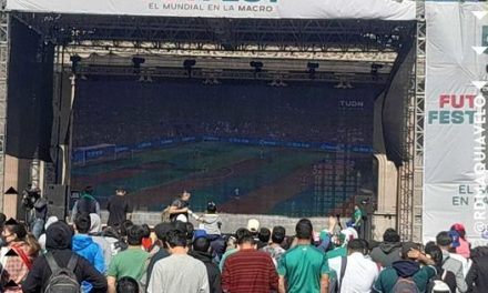 CIENTOS DE REGIOS ACUDIERON A VER EL JUEGO DE MÉXICO VS ARGENTINA EN LA EXPLANADA DE LOS HÉROES