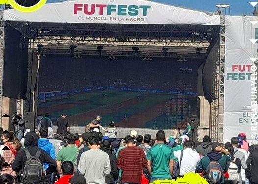 CIENTOS DE REGIOS ACUDIERON A VER EL JUEGO DE MÉXICO VS ARGENTINA EN LA EXPLANADA DE LOS HÉROES