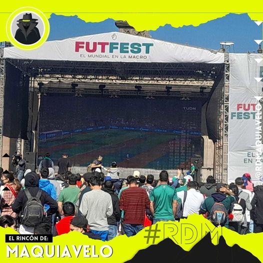 CIENTOS DE REGIOS ACUDIERON A VER EL JUEGO DE MÉXICO VS ARGENTINA EN LA EXPLANADA DE LOS HÉROES