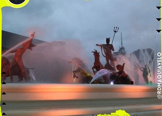 PROTEGEN FUENTE DE NEPTUNO ANTE POSIBLE MARCHA DE MUJERES PERO MÁS TARDE QUITAN PROTECCIÓN