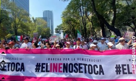 LÍDERES MARCHAN A FAVOR DEL INE PARA EXHORTAR A FRENAR PLAN ‘B’ ELECTORAL