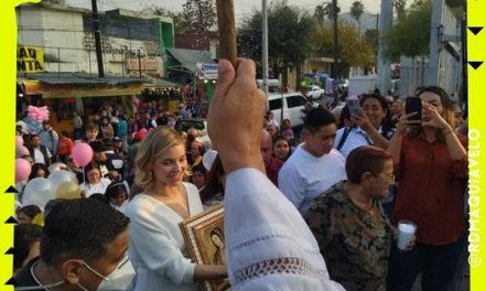 PEREGRINA MARIANA RODRÍGUEZ CON INTEGRANTES DEL DIF NUEVO LEÓN HASTA LA BASÍLICA