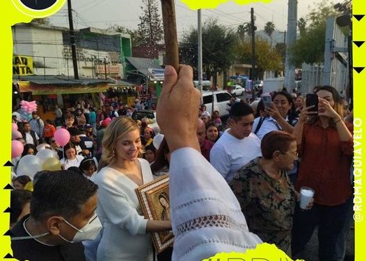 PEREGRINA MARIANA RODRÍGUEZ CON INTEGRANTES DEL DIF NUEVO LEÓN HASTA LA BASÍLICA
