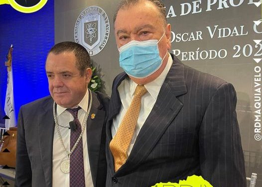 GALÁN WONG EX RECTOR DE LA UANL ACOMPAÑA AL NUEVO DIRECTOR DE LA FACULTAD DE MEDICINA