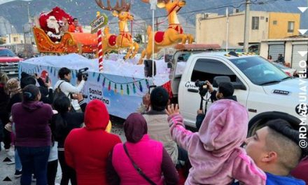 CONCLUYE CON ÉXITO GOBIERNO DE SANTA CATARINA DESFILE NAVIDEÑO EN EL MUNICIPIO