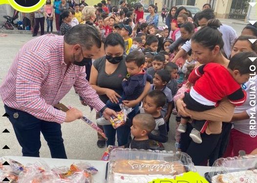 CARLOS RODRÍGUEZ “EL CUATE” LLEVA ALEGRÍA A LAS Y LOS NIÑOS DE CADEREYTA