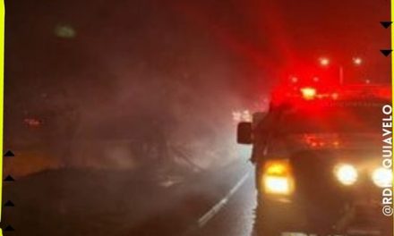 BOMBEROS LOGRAN SOFOCAR INCENDIO EN LECHO DEL RÍO DE LA SILLA