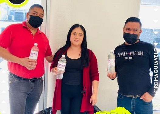 CARLOS GUEVARA HACE ENTREGA DE GEL ANTIBACTERIAL EN LAS ESCUELAS DE GARCÍA