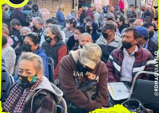 TERCER DÍA DE COBRO DE PENSIONES Y ADULTOS MAYORES SE FORMAN DESDE MADRUGADA