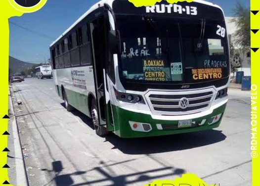 RECIBIRÁ SANCIÓN OPERADOR DE RUTA 13 QUE SE DETUVO  EN LAS VÍAS DEL TREN EN ESCOBEDO