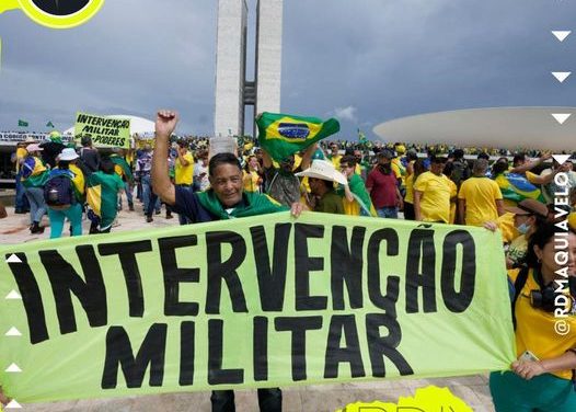 GENTE DE BOLSONARO IRRUMPE EN EL CONGRESO BRASILEÑO