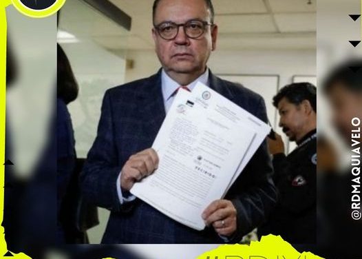 GERMÁN MARTÍNEZ A LA CAZA DE YASMÍN ESQUIVEL POR PLAGIO DE TESIS