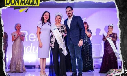 DAVID DE LA PEÑA EN COMPAÑIA DE SU ESPOSA CORONAN A LA NUEVA REINA DEL ADULTO MAYOR