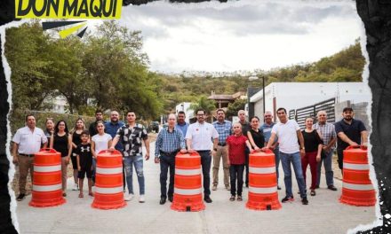 DAVID DE LA PEÑA Y VECINOS HACEN EQUIPO PARA PAVIMENTAR LA CALLE