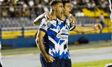 RAYADOS SE TRAE UNA GLORIOSA VENTAJA DE GUATEMALA