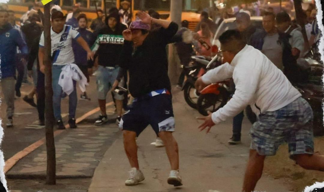 AFICIONADOS DE RAYADOS Y COMUNICACIONES PROTAGONIZAN BATALLA CAMPAL EN GUATEMALA