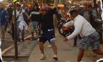 AFICIONADOS DE RAYADOS Y COMUNICACIONES PROTAGONIZAN BATALLA CAMPAL EN GUATEMALA