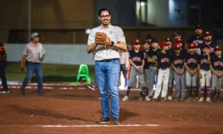 DAVID DE LA PEÑA ENTREGA LA RECONSTRUCCIÓN DEL CAMPO DE BÉISBOL SAN JOSÉ