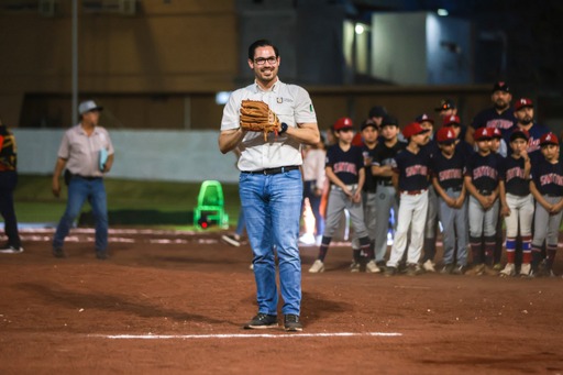 DAVID DE LA PEÑA ENTREGA LA RECONSTRUCCIÓN DEL CAMPO DE BÉISBOL SAN JOSÉ