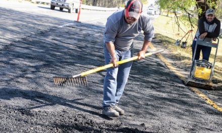 PATY SALAZAR CONTINÚA CON LOS TRABAJOS DE BACHEO EN ALLENDE