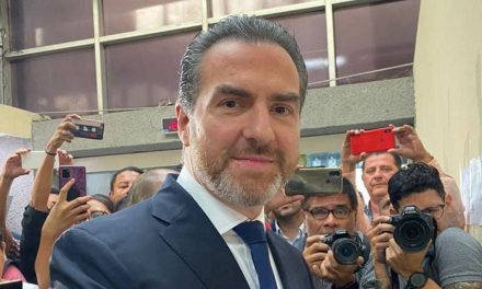 EL EX ALCALDE REGIO ADRIÁN DE LA GARZA EN DUDA SI BUSCARÁ LA ALCALDÍA