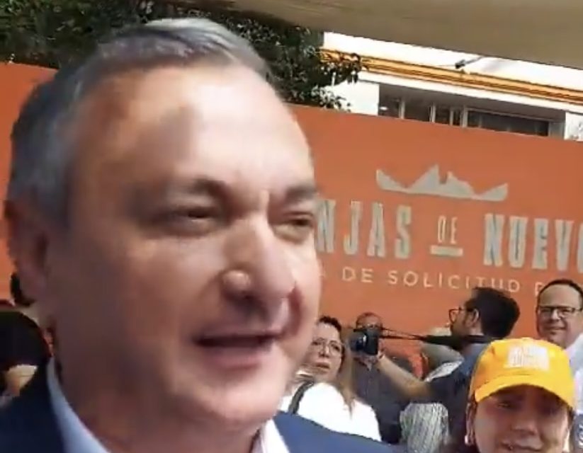 HÉCTOR GARCÍA SE REGISTRA COMO CANDIDATO A LA ALCALDÍA DE GUADALUPE