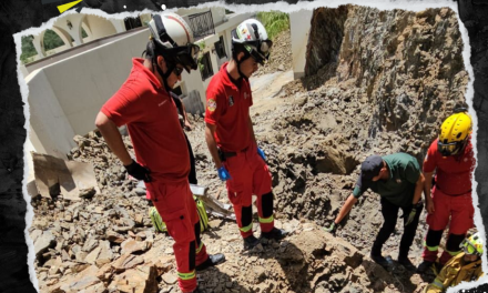 PROTECCIÓN CIVIL DE SANTIAGO ATIENDE DERRUMBE EN OBRA DE CONSTRUCCIÓN