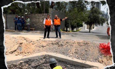 JESÚS NAVA SUPERVISA REUBICACIÓN DE TUBERÍA EN SANTA CATARINA