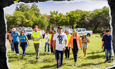 GOBERNADOR DE NUEVO LEÓN ENCABEZA BRIGADA DE LIMPIEZA EN ESCUELA PRIMARIA