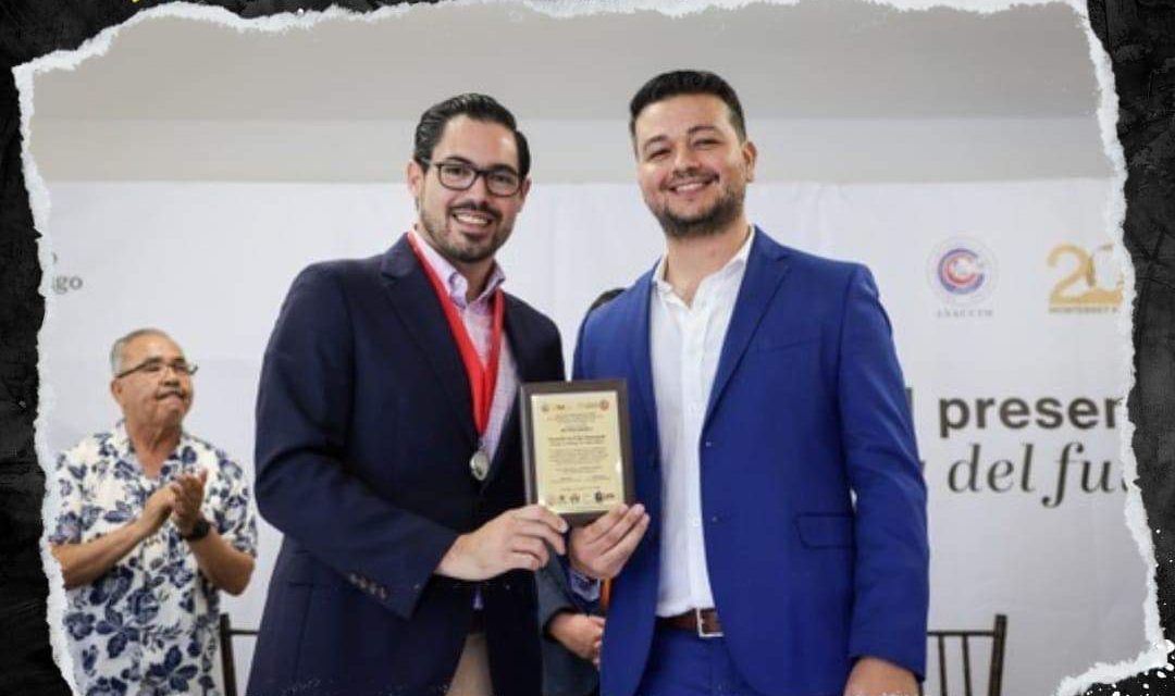 DAVID DE LA PEÑA RECIBE PRESEA “ISRAEL CAVAZOS GARZA” POR SU CONTRIBUCIÓN A LA HISTORIA Y CULTURA DEL MUNICIPIO