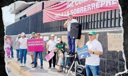 CIUDADANOS REGIOMONTANOS PROTESTAN CONTRA LA SOBRERREPRESENTACIÓN DE MORENA EN EL CONGRESO