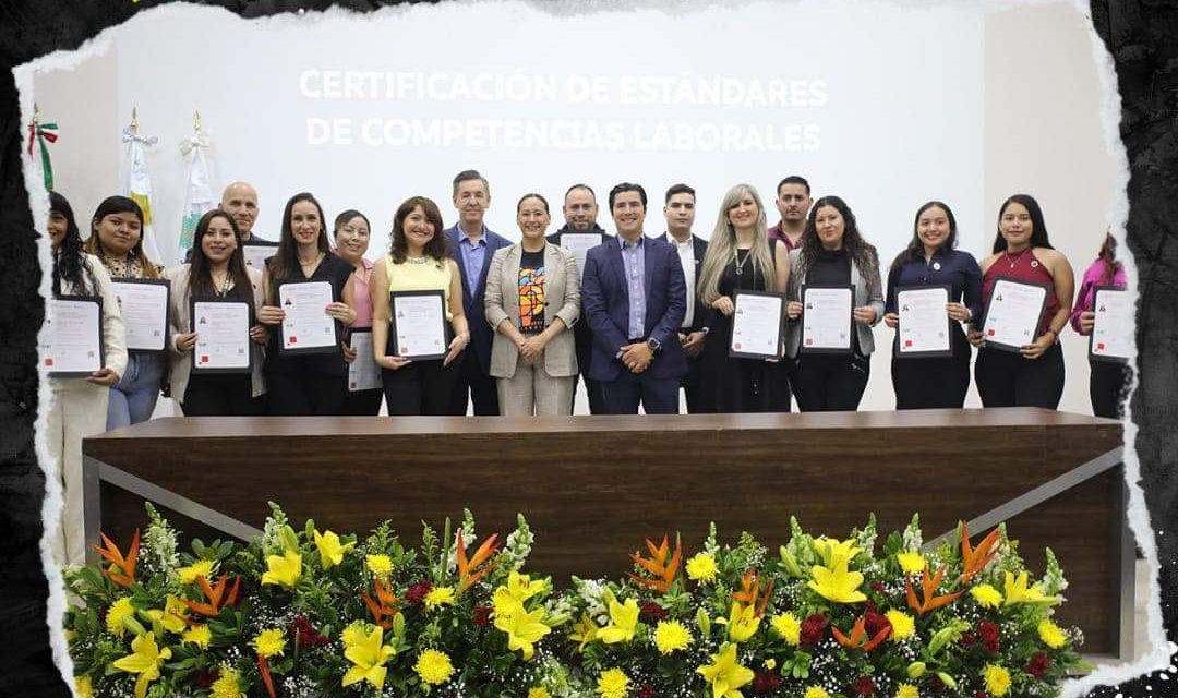 GOBIERNO DEL ESTADO ENTREGA CERTIFICADOS A 138 SERVIDORES PÚBLICOS TRAS CULMINAR CAPACITACIÓN PARA MEJORAR LA ATENCIÓN CIUDADANA