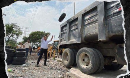 JESÚS NAVA RIVERA SUPERVISA LIMPIEZA DE DRENAJES EN SANTA CATARINA PARA PREVENIR INUNDACIONES