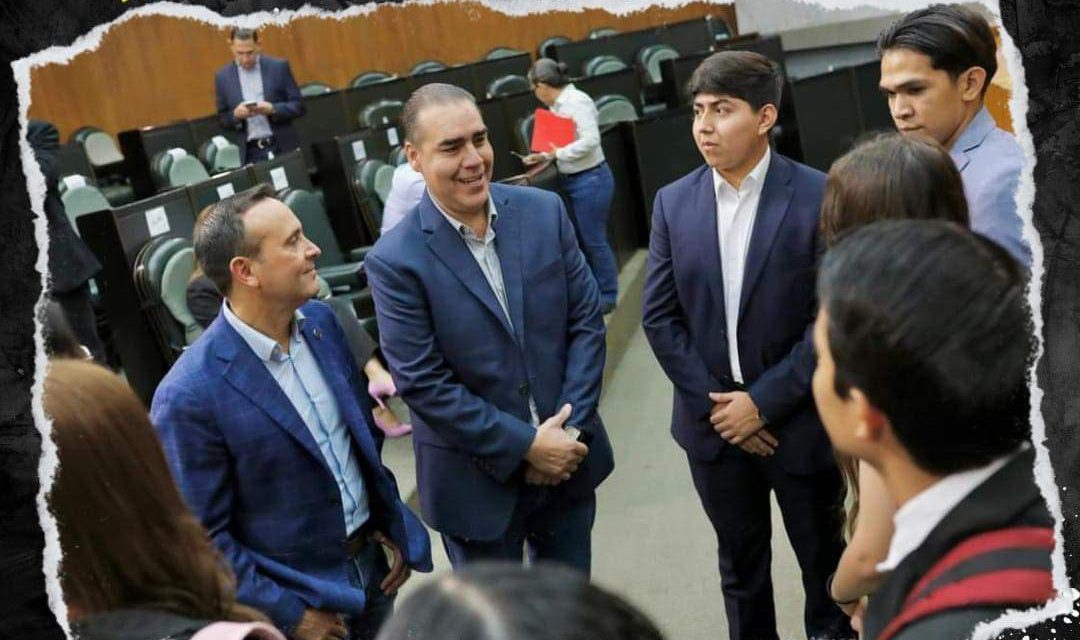 HERIBERTO TREVIÑO RECIBE A JÓVENES EN EL CONGRESO Y REITERA SU COMPROMISO CON LA EDUCACIÓN