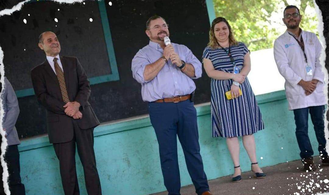 MIGUEL ÁNGEL SALAZAR, ALCALDE DE MONTEMORELOS ENTREGA RECONOCIMIENTO A ESCUELA POR PROGRAMA CERO CARIES