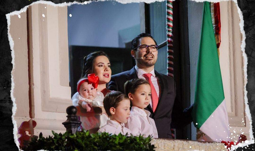 DAVID DE LA PEÑA REALIZA EL TRADICIONAL GRITO DE INDEPENDENCIA EN SANTIAGO