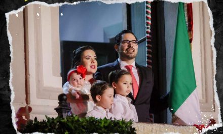 DAVID DE LA PEÑA REALIZA EL TRADICIONAL GRITO DE INDEPENDENCIA EN SANTIAGO