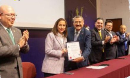 RECTOR DE LA UANL RECONOCE A CRISTINA DÍAZ POR SU APOYO EN EL SECTOR PÚBLICO