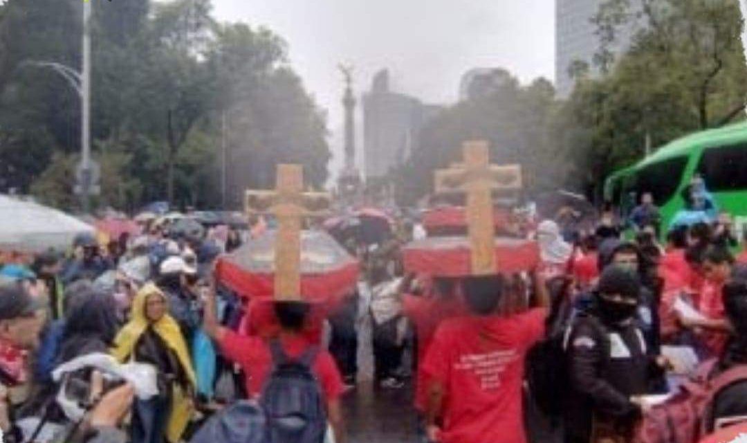 RECUERDAN CON MARCHAS EN CIUDAD DE MÉXICO LOS 10 AÑOS DE LA DESAPARICIÓN DE LOS 43 NORMALISTAS DE AYOTZINAPA