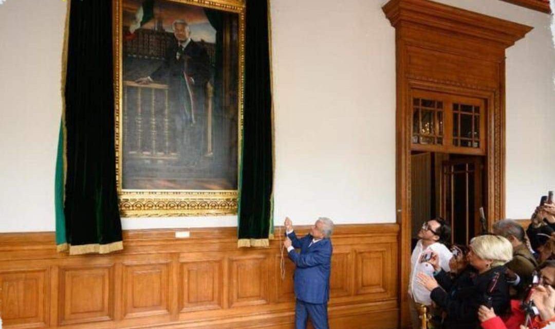 AMLO DEVELA SU RETRATO PRESIDENCIAL EN PALACIO NACIONAL EL ÚLTIMO DÍA DE SU MANDATO