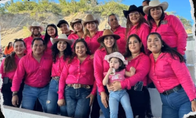 LA ALCALDESA ELVA DEYANIRA PARTICIPA EN CABALGATA MUNICIPAL EN ZUAZUA