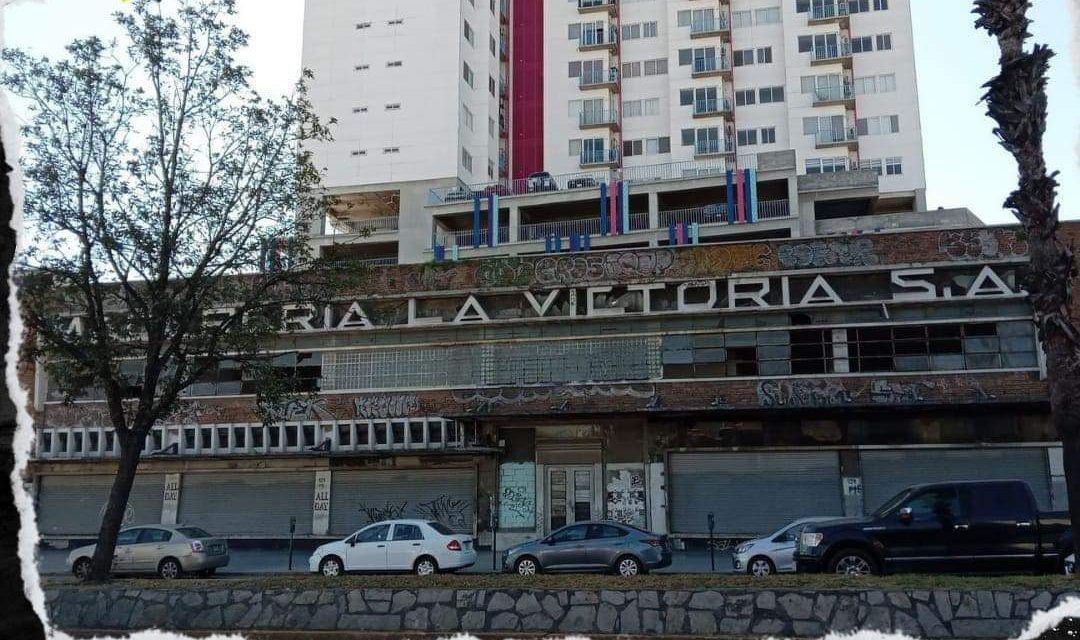 ADRIÁN DE LA GARZA ASUME LOS COSTOS TRIPLICADOS POR EL CENTRO CULTURAL EN MONTERREY