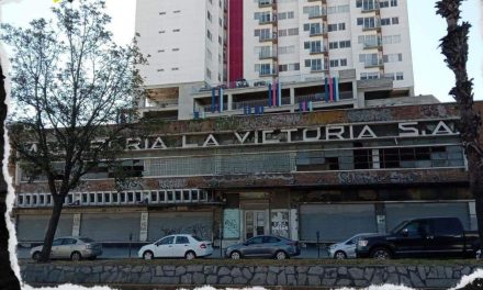 ADRIÁN DE LA GARZA ASUME LOS COSTOS TRIPLICADOS POR EL CENTRO CULTURAL EN MONTERREY