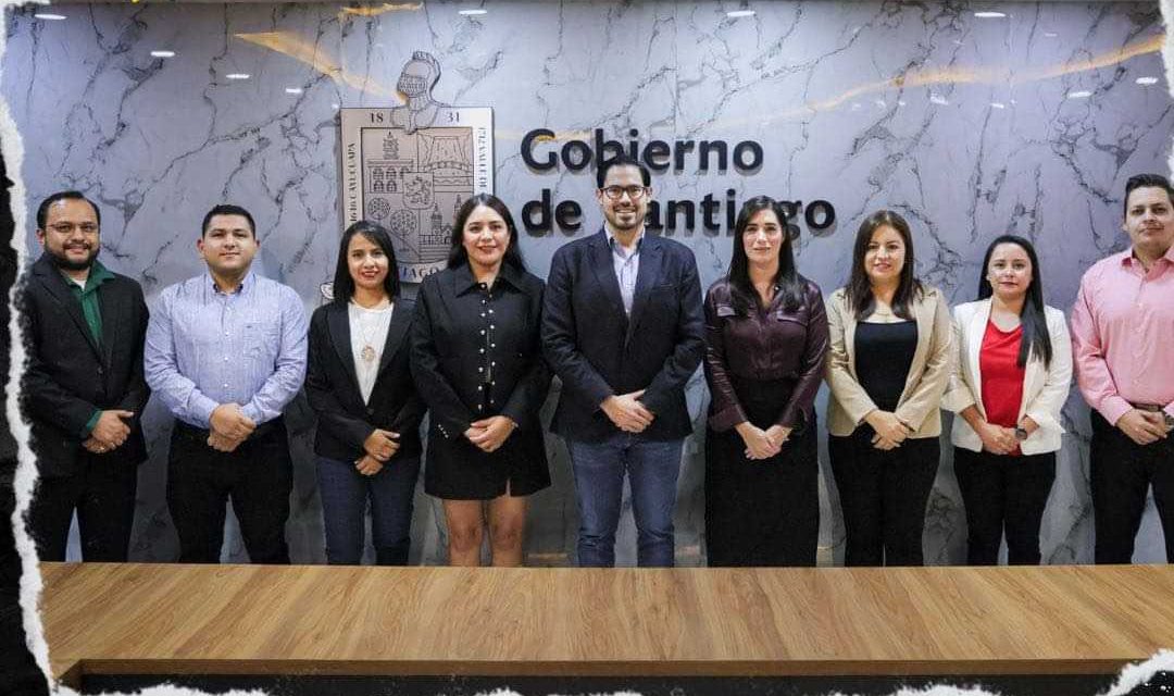 DAVID DE LA PEÑA PRESENTA A LOS NUEVOS TITULARES DE SECRETARÍAS EN EL MUNICIPIO DE SANTIAGO