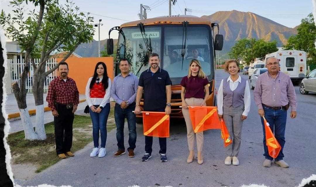 LA DIPUTADA DE MC, MELISA PEÑA Y EL ALCALDE GERARDO DE LA MAZA ENTREGAN TRANSPORTE ESCOLAR A JÓVENES DE EL CARMEN