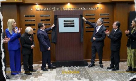 SANTOS GUZMÁN, RECTOR DE LA UANL OTORGA LA MEDALLA “DR. JOSÉ ELEUTERIO GONZÁLEZ” A DESTACADOS PROFESIONALES DE LA SALUD